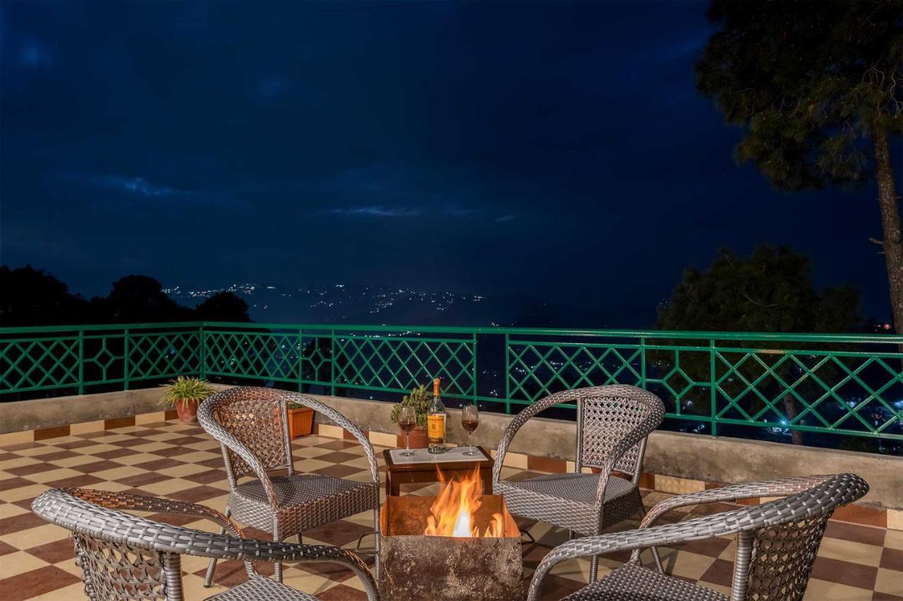 Stayvista At Cecil Cottages With Barbeque, Hill View Kasauli Exterior photo