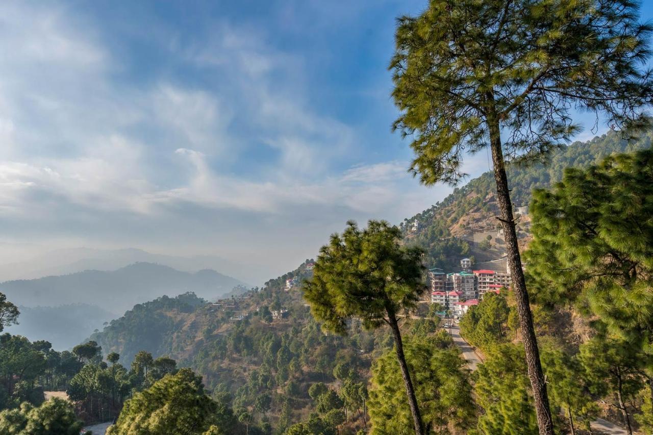 Stayvista At Cecil Cottages With Barbeque, Hill View Kasauli Exterior photo