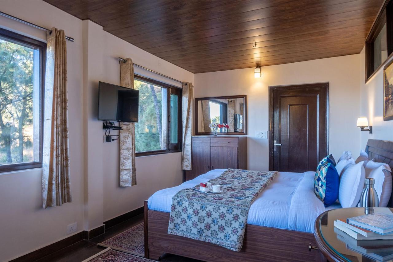 Stayvista At Cecil Cottages With Barbeque, Hill View Kasauli Exterior photo